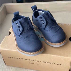 NWT Toddler boy TOMS shoes size 5
